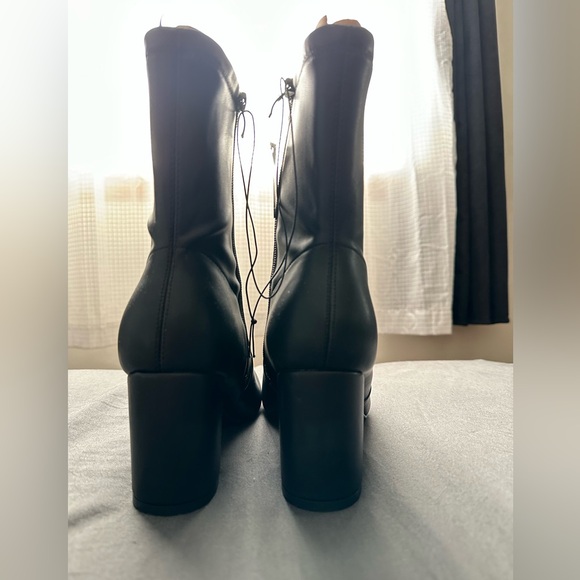 Torrid ladies 8 wide  stretch boot. BNWT black - Picture 2 of 8